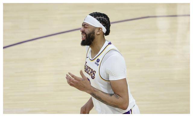 库里焦点对战,浓眉哥与50激战湖人分钟,险胜胜负难料!赛场气氛高涨 库里焦点对战,浓眉哥与50激战湖人分钟,险胜胜负难料!赛场气氛高涨