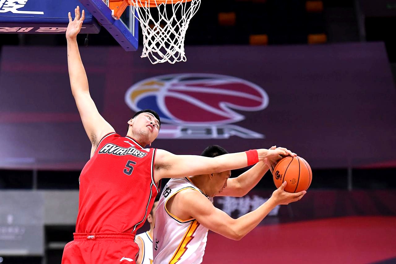 德甲赛程吃紧，山东男篮关键时刻刷新队史纪录，目标明确，资深球员宣示担当的简单介绍