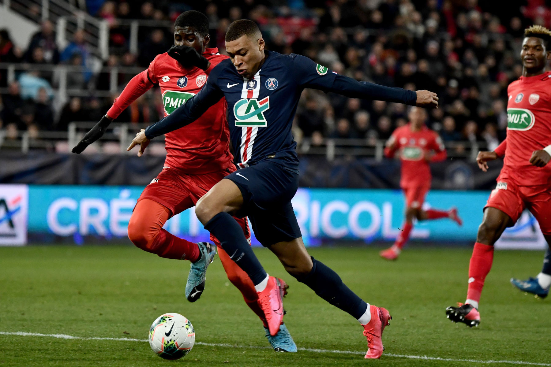 关于清晨北京首钢调整名单以备法甲；造点机会环节打磨；信心回归；赛程密集仍需轮换的信息