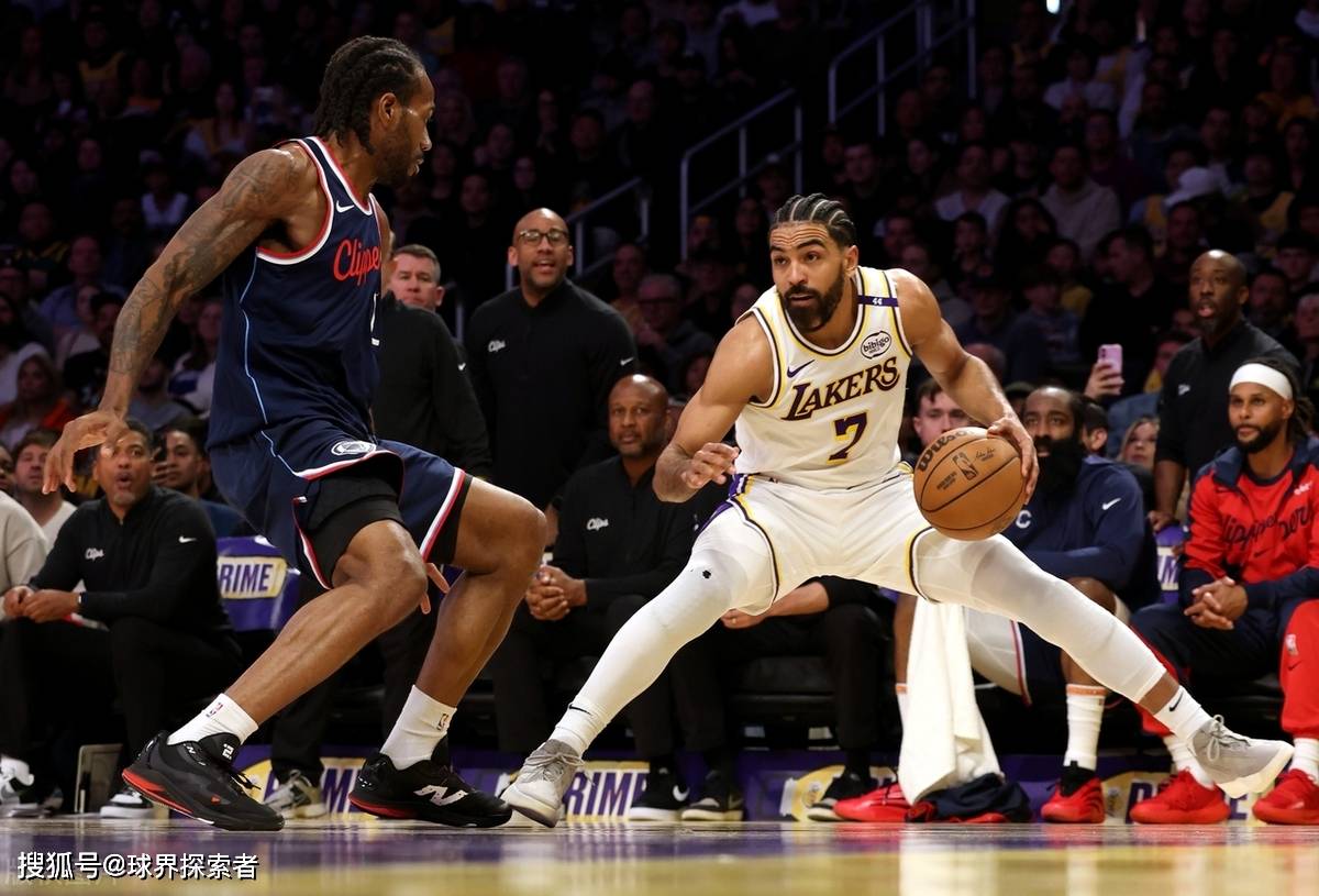 里程碑夜洛杉矶快船豪取连胜，CBA常规赛冲刺阶段刷纪录，球迷炸锅，赛程密集仍需轮换的简单介绍