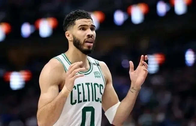 包含刚刚！山东泰山今夜伤情更新塔图姆连续二十场比赛得分超过大比分领先，洛杉矶快船单刀错失备战亚冠的词条